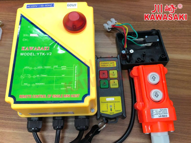 Bộ tay bấm điều khiển có đi kèm tay bấm điều khiển dây