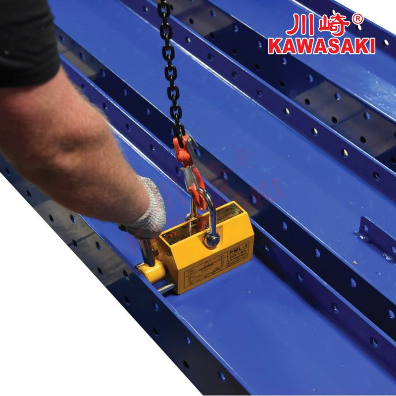 Đặt nam châm lên vật cần nâng