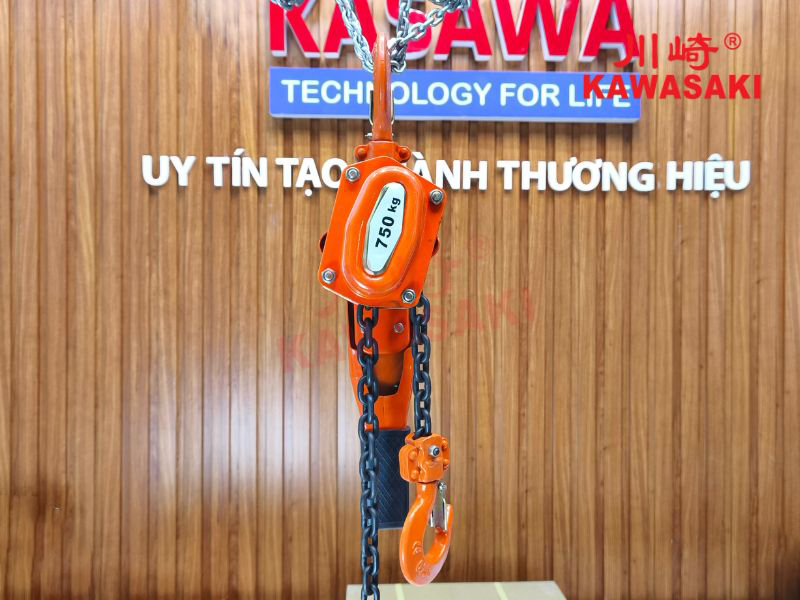 Móc tải và móc xoay có khả năng xoay 360 độ