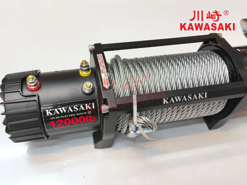 Kết nối dây nguồn cực âm với cực âm, cực dương với cực dương