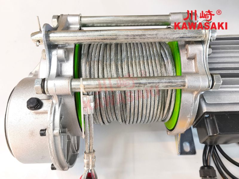 Đổ dầu vào hộp số trước khi sử dụng