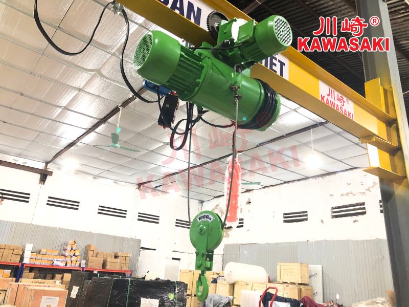 Thường được lắp đặt trong kho xưởng, nhà máy